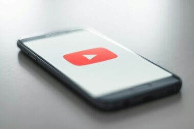 YouTube zmienia zasady moderacji / Christian Wiediger / Unsplash