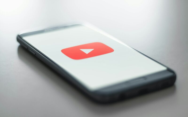 YouTube zmienia zasady moderacji / Christian Wiediger / Unsplash