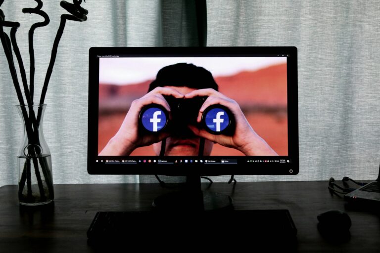Facebook znów chce przekroczyć granicę prywatności / Fot. Glen Carrie / Unsplash