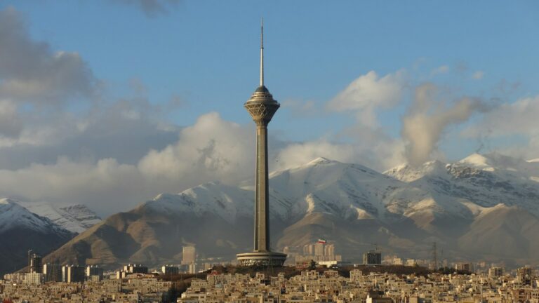 Czy Iran zakaże WhatsAppa? Fot. hassan hedayatzadeh / Unsplash