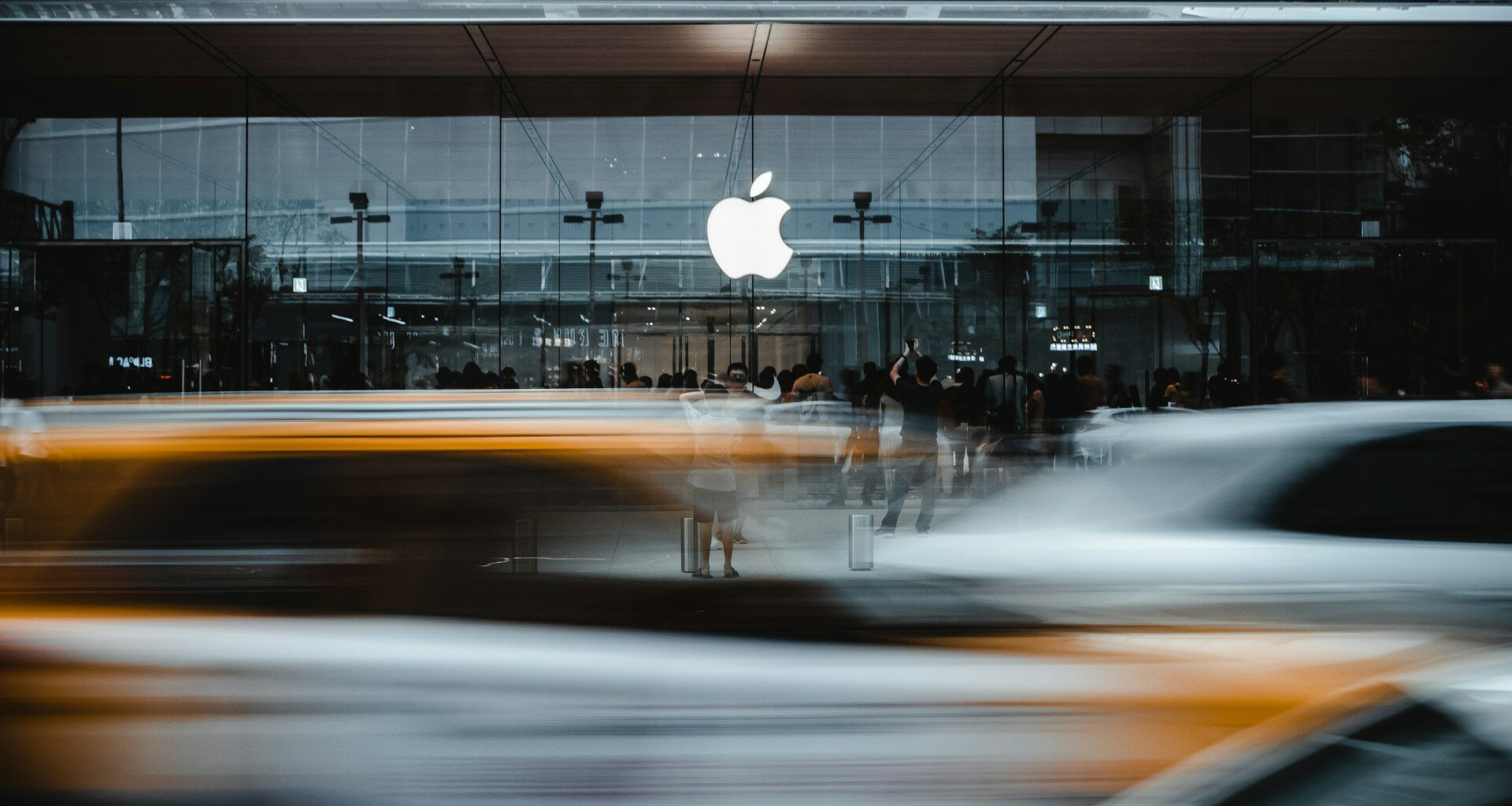 Czy Apple będzie musiało wprowadzić backdoory w UK? / Fot. Andy Wang / Unsplash