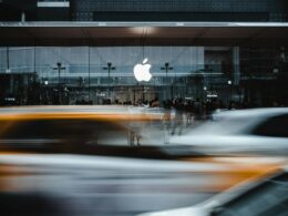 Czy Apple będzie musiało wprowadzić backdoory w UK? / Fot. Andy Wang / Unsplash
