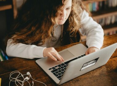 ChatGPT w wersji dla nastolatków to kolejny pomysł OpenAI / Fot. Annie Spratt / Unsplash