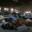 Odpady tekstylne w ogromnych ilościach to skutek rozwoju branży fast fashion / Fot. Francois Le Nguyen / Unsplash